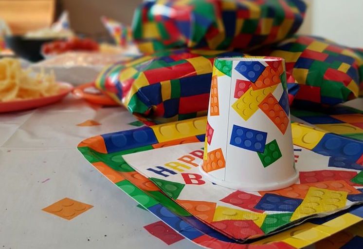 Lego Birthday Party | Lego Themed Party Ideas, tableware crafts & lego decorations