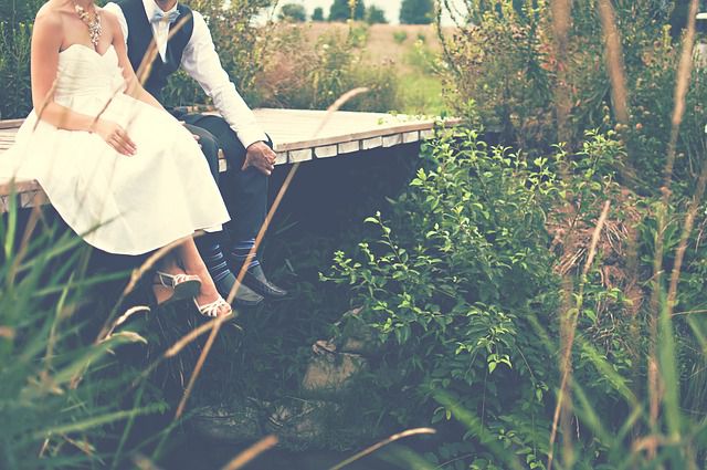 A Guide to Planning a DIY Wedding on a Budget | Download FREE Budget Planners