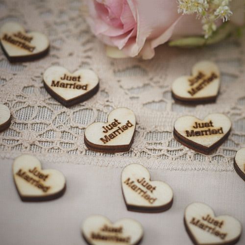 Vintage Affair Heart Wood Confetti "Just Married" - 2.5cm - Pack of 25 Chips
