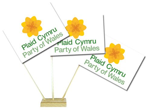 Plaid Cymru Paper Table Flags 15cm on 30cm Pole